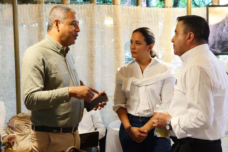 Equipo de trabajo alcaldesa de Jamundí, director de SGR del DNP y funcionario de la alcaldía de Cali.